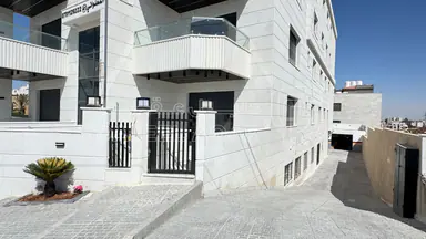 شقة -  قرب جامعة البتراء- طريق المطار (طريق&nbsp;الخدمات) - 55000 دأ